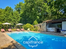 Domaine de charme, 1.7 hectares, 470 m² habitable, 20 couchages, roulotte, piscine, parc avec arbres centenaires