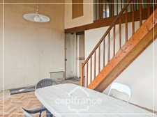 Maison en pierre à rénover avec cour et garage au cœur de Puymirol