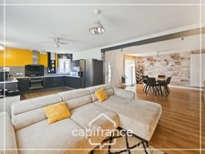 Maison en pierre pleine de charme 170 m², 4 chambres, un bureau, jardin clos, commodités et bus à pied