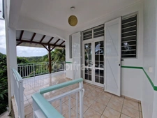 À LOUER – Appt meublé T3, 67 m², citerne, terrasse de 47 m² – Le Moule, Grands Fonds
