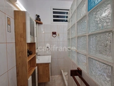 À LOUER – Appt meublé T3, 67 m², citerne, terrasse de 47 m² – Le Moule, Grands Fonds
