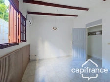 À LOUER – BAS DE VILLA T5 DE 131 M² – SECTION LABROUSSE LE GOSIER (971)