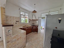 À LOUER – Appt meublé T3, 67 m², citerne, terrasse de 47 m² – Le Moule, Grands Fonds