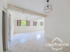 À LOUER – BAS DE VILLA T5 DE 131 M² – SECTION LABROUSSE LE GOSIER (971)