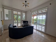 À LOUER – Appt meublé T3, 67 m², citerne, terrasse de 47 m² – Le Moule, Grands Fonds