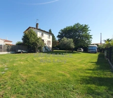 Character house on a plot of over 1,000 m²