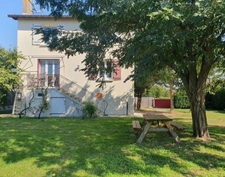 Character house on a plot of over 1,000 m²