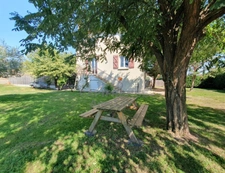 Character house on a plot of over 1,000 m²