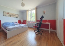 Character house on a plot of over 1,000 m²