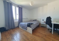Character house on a plot of over 1,000 m²