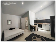Exclusivité - Propriété comprenant une maison d'habitation, deux studios, un gîte, une love room avec piscine, garage et grange - proche de Pézenas (34120)