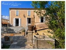 Exclusivité - Propriété avec double logement, jardin et double garage - Caux (34720)