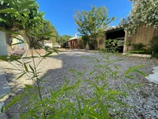 Exclusivité - Propriété comprenant une maison d'habitation, deux studios, un gîte, une love room avec piscine, garage et grange - proche de Pézenas (34120)
