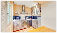 Exclusive - Renovated 2-bedroom apartment of 75m² - PEZENAS (34120)