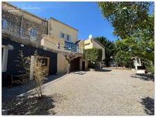 Exclusivité - Propriété comprenant une maison d'habitation, deux studios, un gîte, une love room avec piscine, garage et grange - proche de Pézenas (34120)