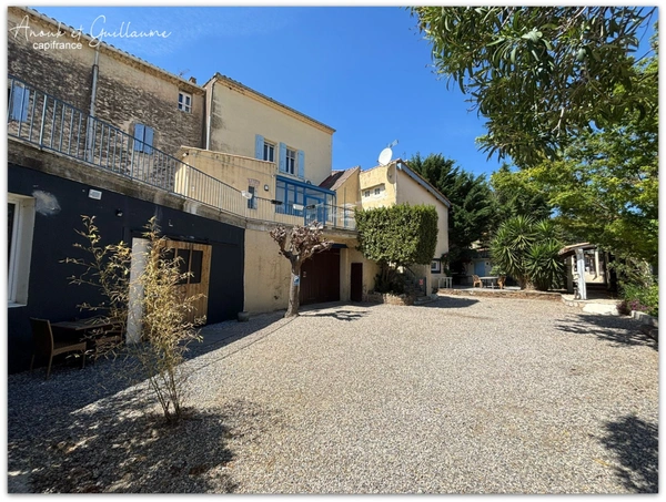 Exclusivité - Propriété comprenant une maison d'habitation, deux studios, un gîte, une love room avec piscine, garage et grange - proche de Pézenas (34120)