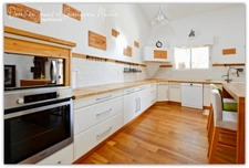 ? Maison en pierre de 170m² rénovée avec 2 cours proche CAPESTANG?