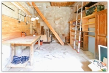 ? Maison en pierre de 170m² rénovée avec 2 cours proche CAPESTANG?