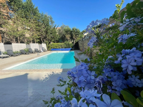Exclusivité - Propriété comprenant une maison d'habitation, deux studios, un gîte, une love room avec piscine, garage et grange - proche de Pézenas (34120)