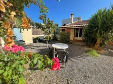 Exclusivité - Propriété comprenant une maison d'habitation, deux studios, un gîte, une love room avec piscine, garage et grange - proche de Pézenas (34120)