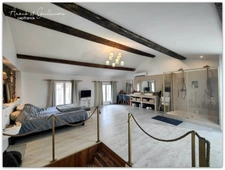 Exclusivité - Propriété comprenant une maison d'habitation, deux studios, un gîte, une love room avec piscine, garage et grange - proche de Pézenas (34120)