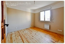 ? Maison en pierre de 170m² rénovée avec 2 cours proche CAPESTANG?