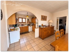 Exclusivité - Maison vigneronne de 120.70m² habitable environ avec jardin, grenier et garage - Neffiès (34320)