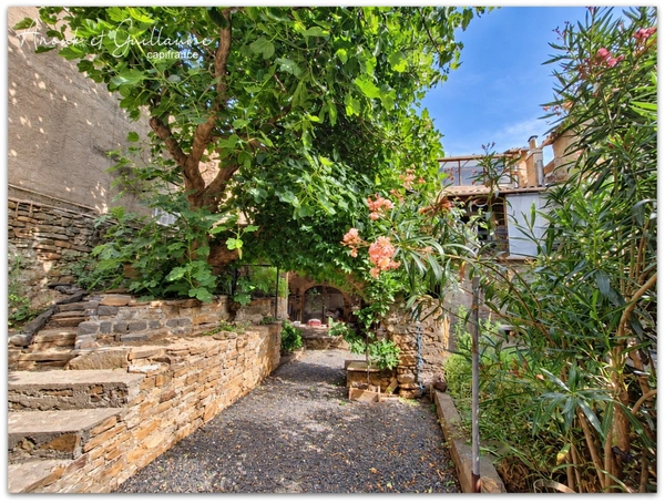 Exclusivité - Maison vigneronne de 120.70m² habitable environ avec jardin, grenier et garage - Neffiès (34320)