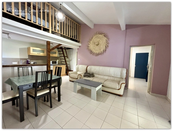Exclusivité - Propriété comprenant une maison d'habitation, deux studios, un gîte, une love room avec piscine, garage et grange - proche de Pézenas (34120)