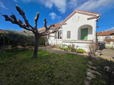 Dpt Gard (30), à vendre belle maison mitoyenne sur une face d'environ 93m² habitable sur un terrain clos de 300m² environ.