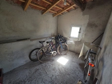 ALES (30)A vendre secteur Chantilly belle maison 5 chambres entierement rénovée d'environ 140m² habitable sur un terrain clos de 500m².