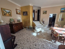 Dpt Gard (30), à vendre belle maison mitoyenne sur une face d'environ 93m² habitable sur un terrain clos de 300m² environ.