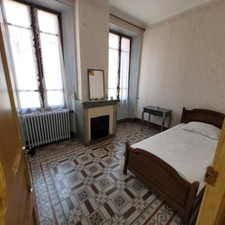 Dpt Gard (30), à vendre ALES immeuble de rapport 163m2 environ à rénover + terrain 300m² environ.