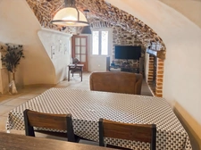 Laval Pradel (30) secteur le Mas Dieu, belle maison de village mitoyenne entièrement rénovée d'une surface de 140m² environ.