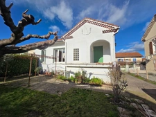 Dpt Gard (30), à vendre belle maison mitoyenne sur une face d'environ 93m² habitable sur un terrain clos de 300m² environ.