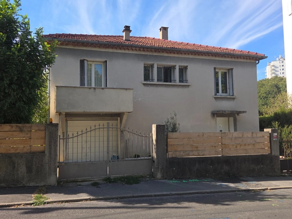  Dpt Gard (30), à vendre secteur Chantilly belle maison 84m² habitable sur un terrain clos de 469m² et 85m² environ supplémentaires aménageable et garage. 
