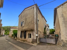 Laval Pradel (30) secteur le Mas Dieu, belle maison de village mitoyenne entièrement rénovée d'une surface de 140m² environ.