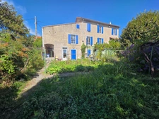 ALES (30)A vendre secteur Chantilly belle maison 5 chambres entierement rénovée d'environ 140m² habitable sur un terrain clos de 500m².