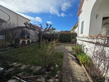 Dpt Gard (30), à vendre belle maison mitoyenne sur une face d'environ 93m² habitable sur un terrain clos de 300m² environ.