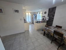  Dpt Gard (30), à vendre secteur Chantilly belle maison 84m² habitable sur un terrain clos de 469m² et 85m² environ supplémentaires aménageable et garage. 