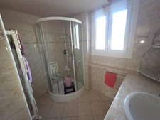 Dpt Gard (30), à vendre belle maison mitoyenne sur une face d'environ 93m² habitable sur un terrain clos de 300m² environ.