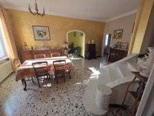 Dpt Gard (30), à vendre belle maison mitoyenne sur une face d'environ 93m² habitable sur un terrain clos de 300m² environ.