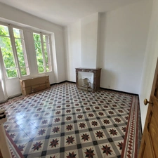 Dpt Gard (30), à vendre ALES immeuble de rapport 163m2 environ à rénover + terrain 300m² environ.