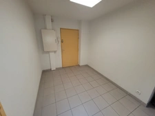 A vendre ALES (30) idéal investisseur, locaux professionnels 30m2 environ et espace extérieur privatif de 15m² environ, changement en appartements possible.