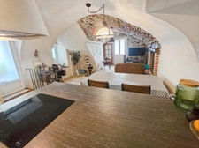 Laval Pradel (30)le Mas Dieu, belle maison de village mitoyenne rénovée140m² environ et terrain à bâtir 580m² 