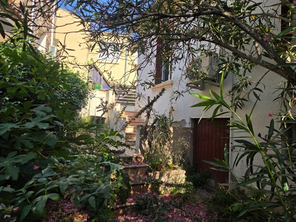 SAINT MARTIN DE VALGALGUES (30) idéal investisseur maison mitoyennes 91m² environ sur une parcelle de 175m² en centre ville.