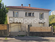  Dpt Gard (30), à vendre secteur Chantilly belle maison 84m² habitable sur un terrain clos de 469m² et 85m² environ supplémentaires aménageable et garage. 