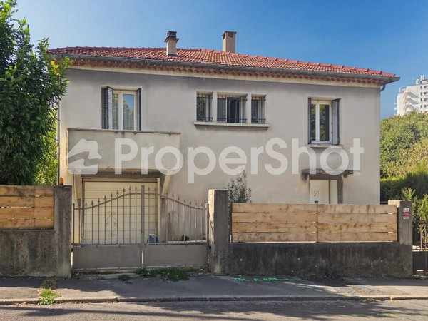  Dpt Gard (30), à vendre secteur Chantilly belle maison 84m² habitable sur un terrain clos de 469m² et 85m² environ supplémentaires aménageable et garage. 