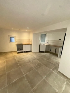 ALES (30) secteur Rochebelle, idéal investisseur immeuble de rapport de 150m² habitable environ et terrasse privative d'environ 15m2.