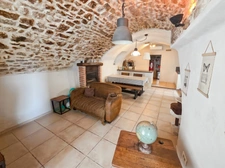 Laval Pradel (30) secteur le Mas Dieu, belle maison de village mitoyenne entièrement rénovée d'une surface de 140m² environ.
